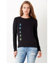 Women T-shirt - frontshot - photoshoot - model -  organic cotton - long sleeved - round neck  - printdesign - drawing - JanaRoos - beetles - kevers