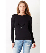 Women T-shirt - frontshot - photoshoot - model -  organic cotton - long sleeved - round neck - printdesign - drawing - JanaRoos - reindeer - deer - hert - rendier