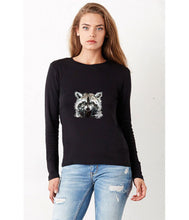 Women T-shirt - frontshot - photoshoot - model -  organic cotton - long sleeved - round neck - printdesign - drawing - JanaRoos - raccoon - wasbeertje